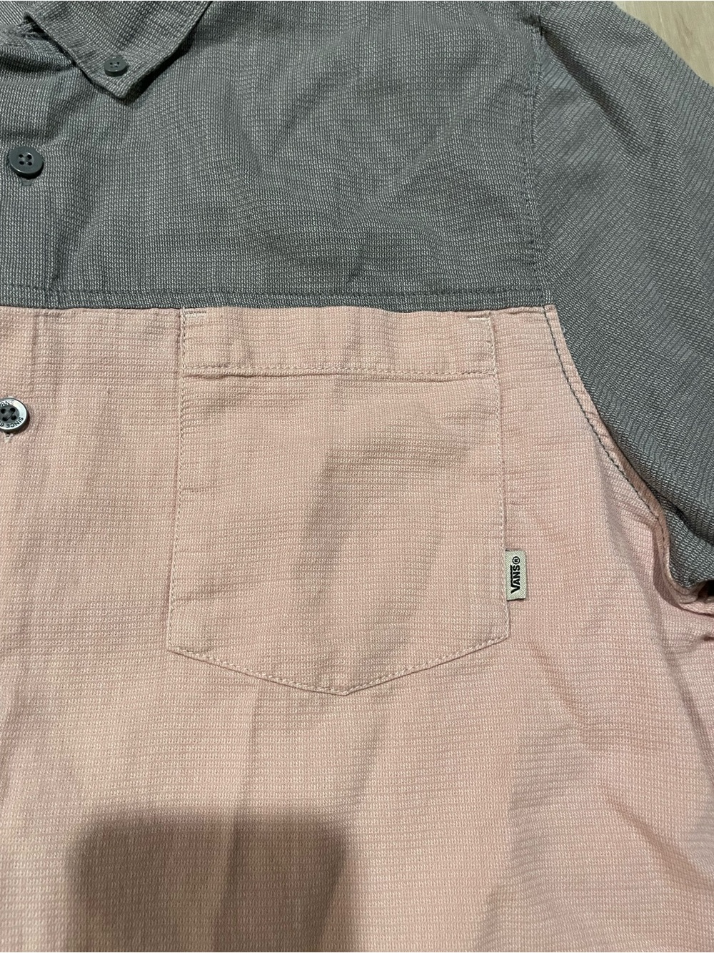 VANS Men's medium Short Sleeve Button Front Shirt Gray Pink - Picture 4 of 9